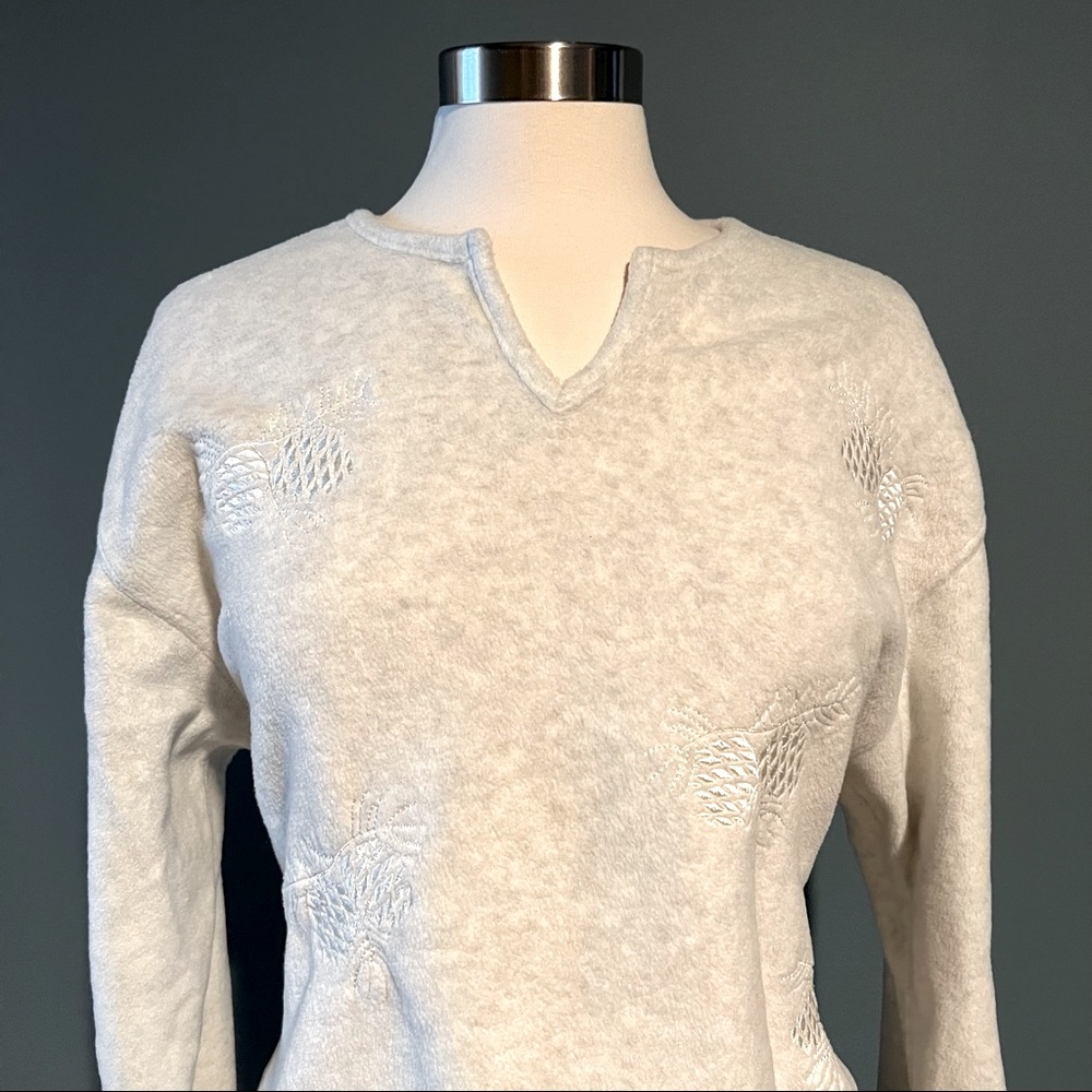 Winter Fleece Pullover Sweater - M, Light Gray, Embroidered